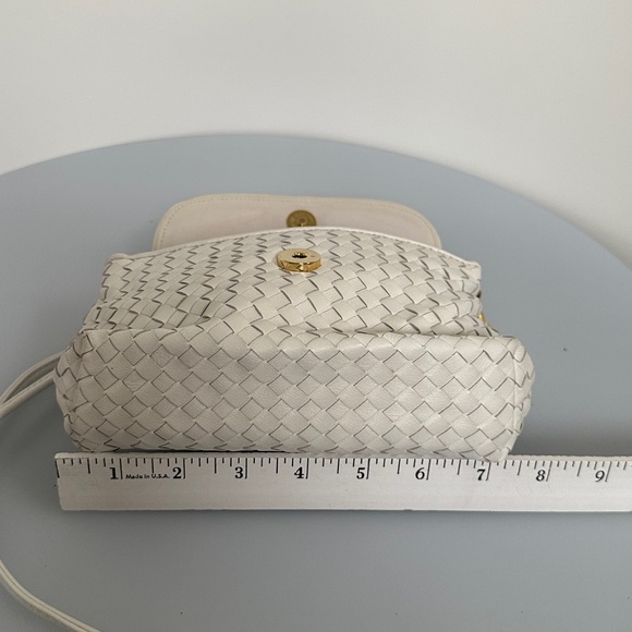 leather white Woven Shoulder Bag - Picture 10 of 11